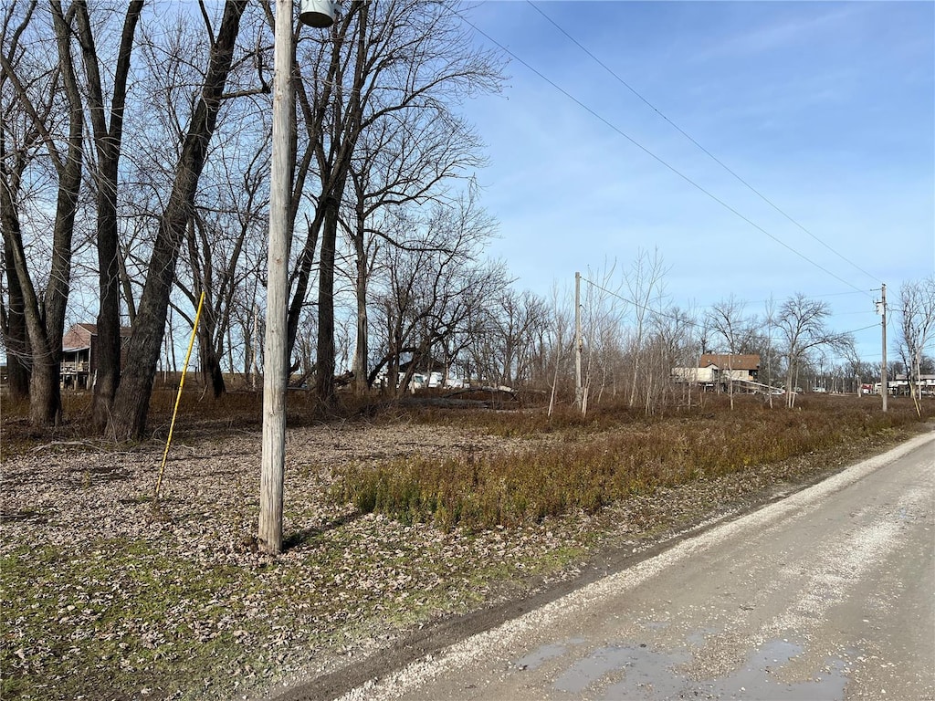 73 S River Rd, Elsberry, MO 63343