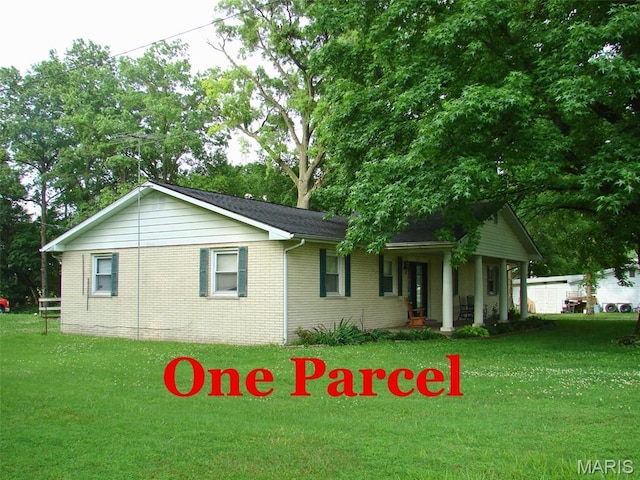 715 W Broadway, Sparta, IL 62288 - view of front of house featuring a front lawn, a porch, and brick siding