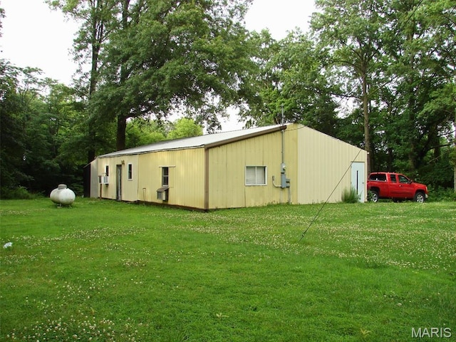715 W Broadway, Sparta, IL 62288 - view of pole building with a yard