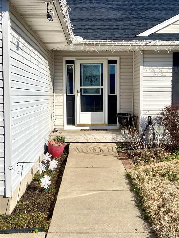 914 Pine St, Sikeston, MO 63801 - doorway to property featuring roof with shingles and a porch