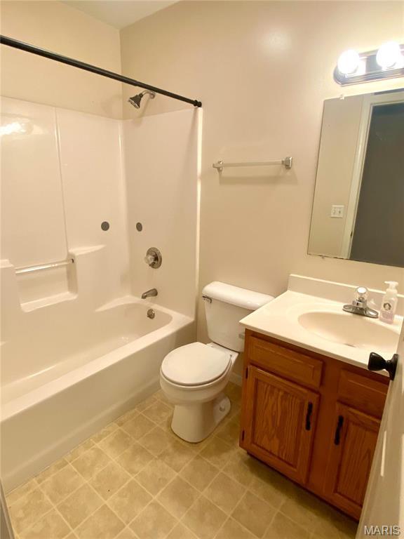 914 Pine St, Sikeston, MO 63801 - bathroom featuring toilet, vanity, shower / bath combination, and tile patterned flooring