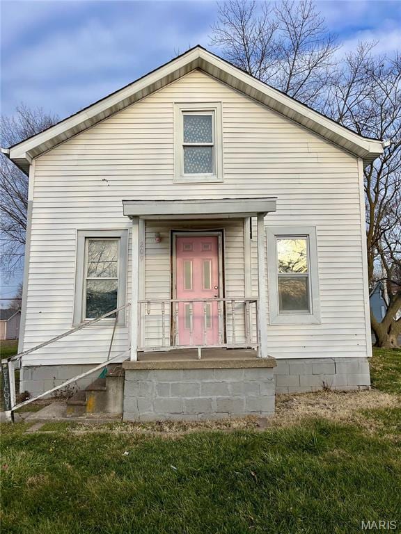209 Mcgill St, Jerseyville, IL 62052 - back of property with a porch and a yard