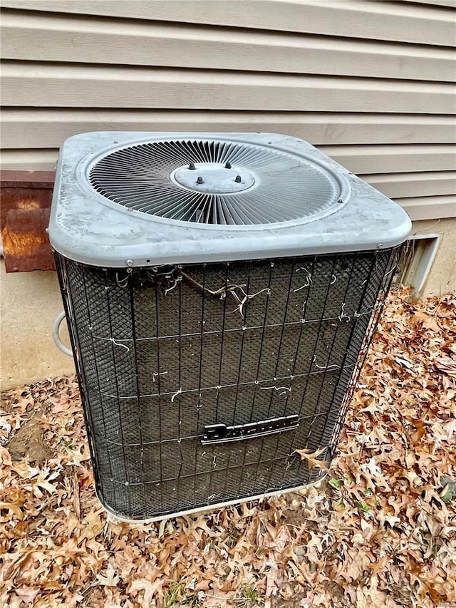 12065 El Camara Dr, Florissant, MO 63033 - exterior view of cooling unit
