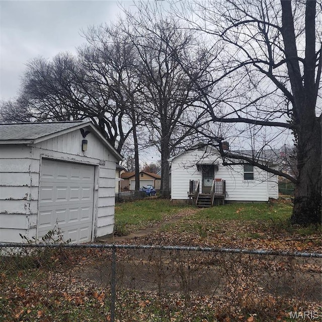 7120 Bancroft Ave, Saint Louis, MO 63109 - view of yard with fence, an outdoor structure, and a detached garage