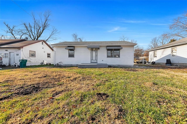 view of front of house featuring a front yard