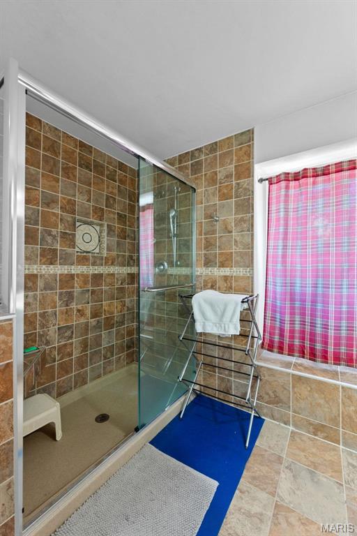 bathroom with a tile shower