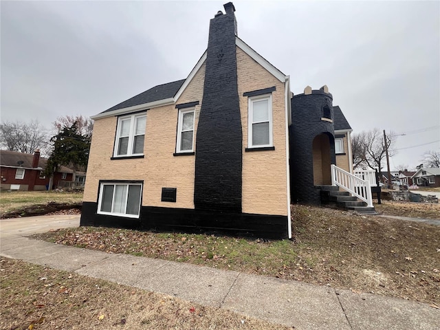 7100 Lexington Ave, Saint Louis, MO 63121 - view of side of home with a chimney