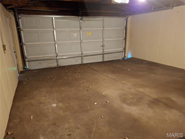 2709 Keokuk St, Saint Louis, MO 63118 - view of garage