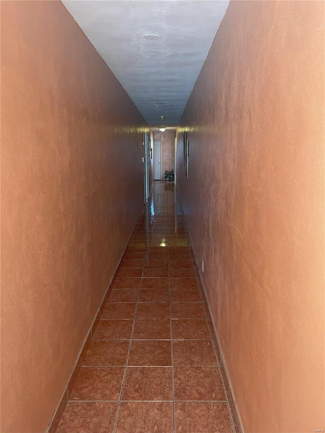 6817 Gravois Ave, Saint Louis, MO 63116 - hallway with a textured wall