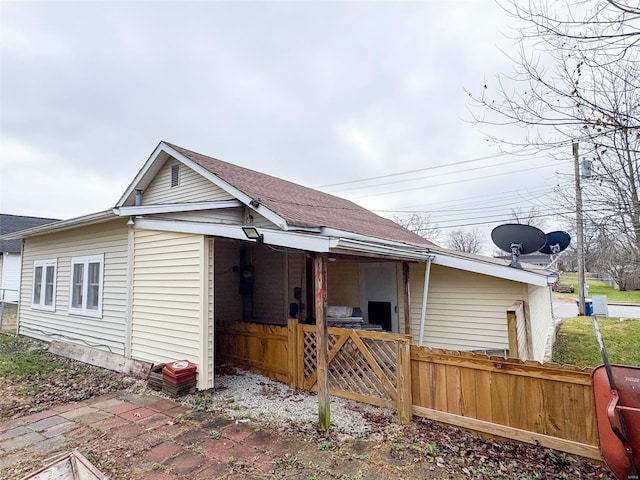 906 E Center St, Salem, MO 65560 - view of side of home with fence and roof with shingles