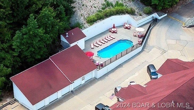 view from above of property featuring a pool