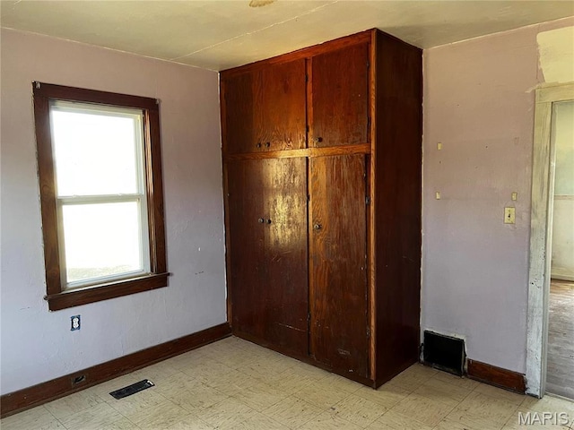 901 Edgemont Blvd, Perryville, MO 63775 - unfurnished bedroom featuring light floors, baseboards, and a closet