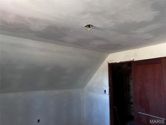 901 Edgemont Blvd, Perryville, MO 63775 - additional living space featuring vaulted ceiling