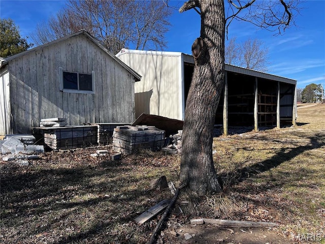 901 Edgemont Blvd, Perryville, MO 63775 - view of side of property featuring an outdoor structure and an outbuilding