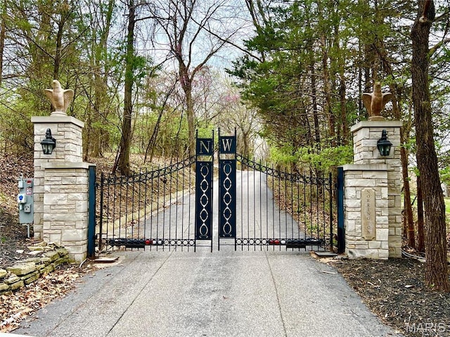 935 Norrington Way, Fenton, MO 63026