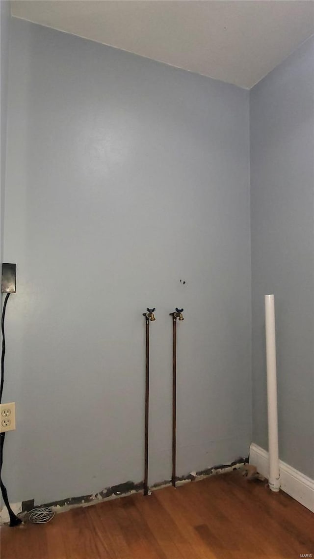 305 Macarthur St, Washington, MO 63090 - laundry area featuring wood finished floors and washer hookup