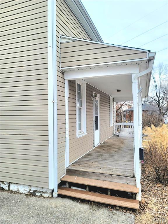 305 Macarthur St, Washington, MO 63090 - view of wooden porch