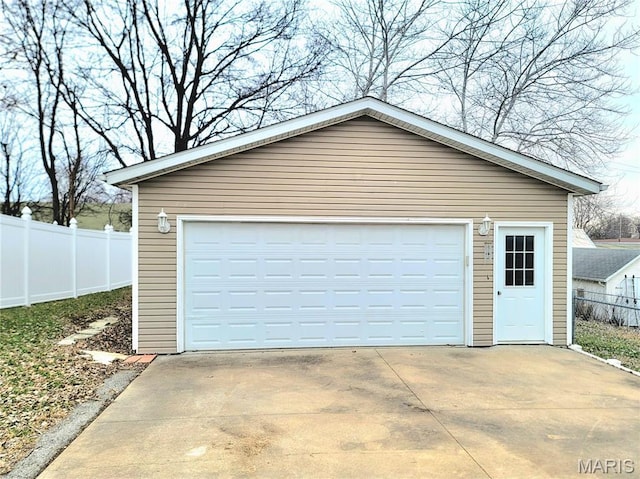 305 Macarthur St, Washington, MO 63090 - view of detached garage