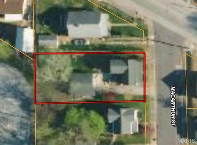 305 Macarthur St, Washington, MO 63090 - aerial view of property's location with property boundaries highlighted