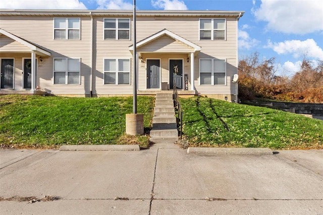 1443 Alberta Dr, Saint Charles, MO 63303 - view of property with a front lawn