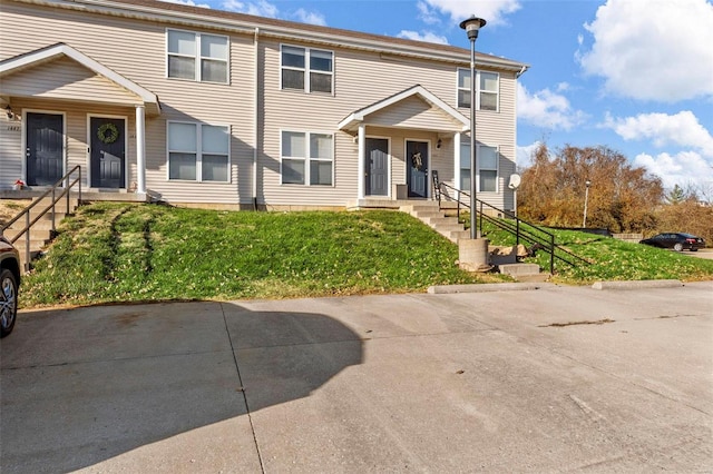 1443 Alberta Dr, Saint Charles, MO 63303 - view of property featuring a front yard