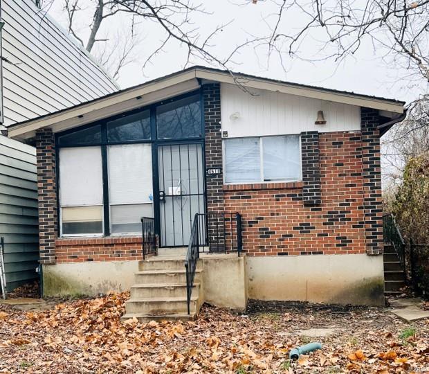 4610 Lexington Ave, Saint Louis, MO 63115 - view of exterior entry with brick siding