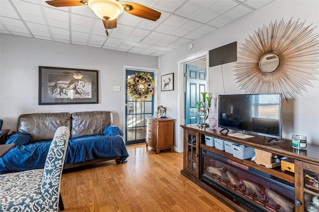 10751 State Route F, Farmington, MO 63640 - living area with wood finished floors and a ceiling fan