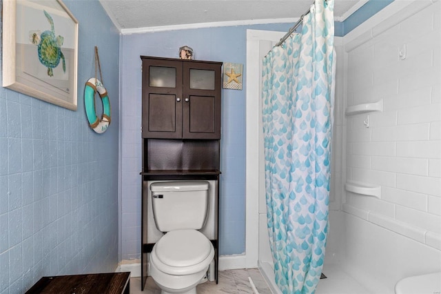 10751 State Route F, Farmington, MO 63640 - full bathroom with toilet, curtained shower, and ornamental molding