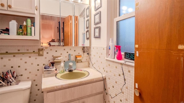 989 Clay St, Saint Clair, MO 63077 - bathroom featuring toilet, backsplash, vanity, and tile walls