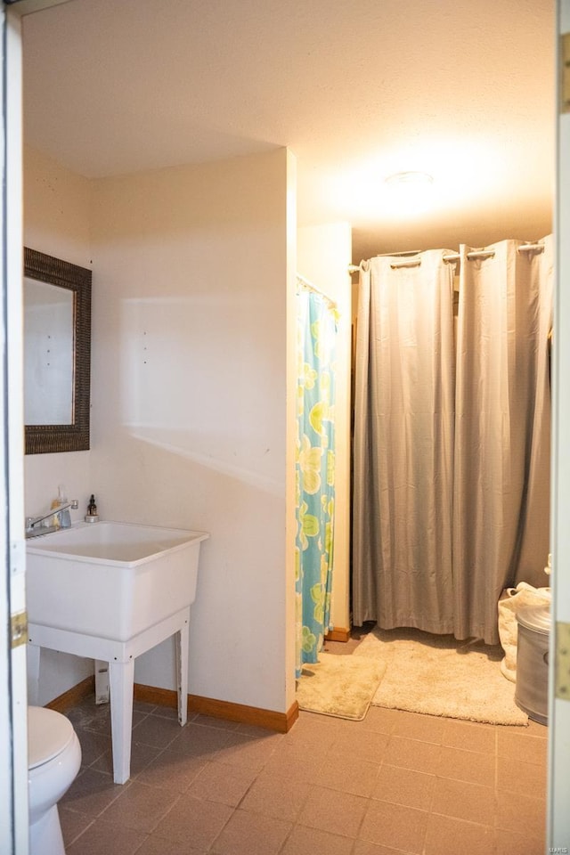 12332 Triple E Ln, Berger, MO 63014 - full bathroom featuring toilet, baseboards, a shower with shower curtain, and tile patterned floors