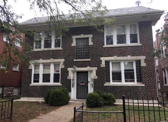 2841 Meramec St, Saint Louis, MO 63118 - view of front facade with brick siding and a fenced front yard