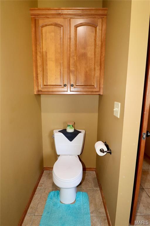 18921 Pleasant View Ln, Lebanon, MO 65536 - bathroom featuring baseboards, toilet, and tile patterned flooring