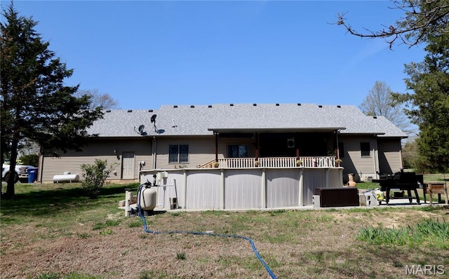 18921 Pleasant View Ln, Lebanon, MO 65536 - rear view of property featuring an outdoor pool and a shingled roof