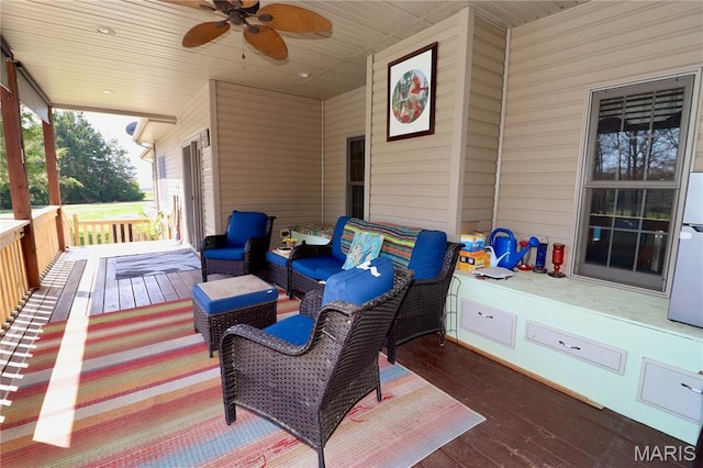 18921 Pleasant View Ln, Lebanon, MO 65536 - wooden terrace featuring a ceiling fan and an outdoor living space