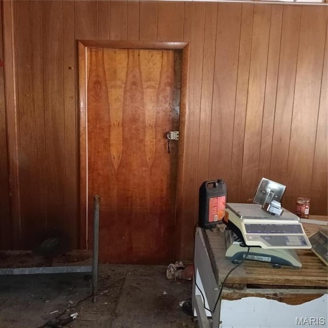 4341 Shreve Ave, Saint Louis, MO 63115 - detailed view of wooden walls