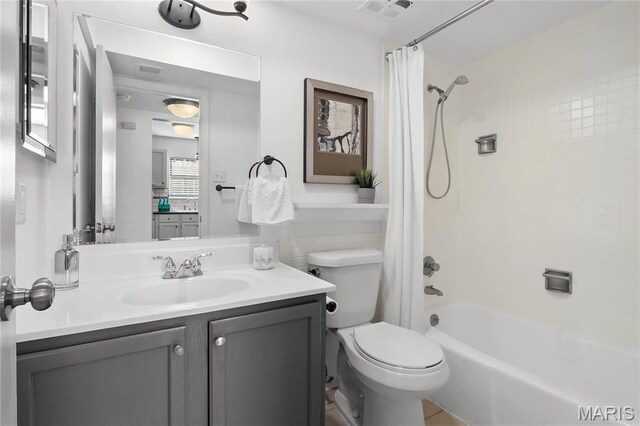 13453 Coliseum Dr Unit E, Chesterfield, MO 63017 - full bathroom featuring toilet, vanity, and shower / bathtub combination with curtain