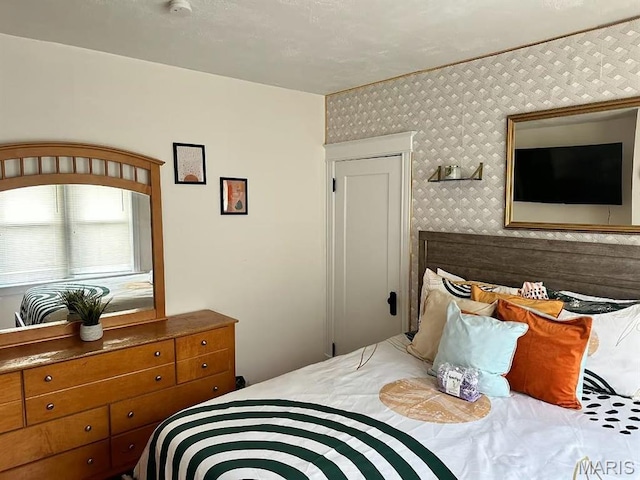 4983 Chippewa St, Saint Louis, MO 63109 - bedroom with wallpapered walls
