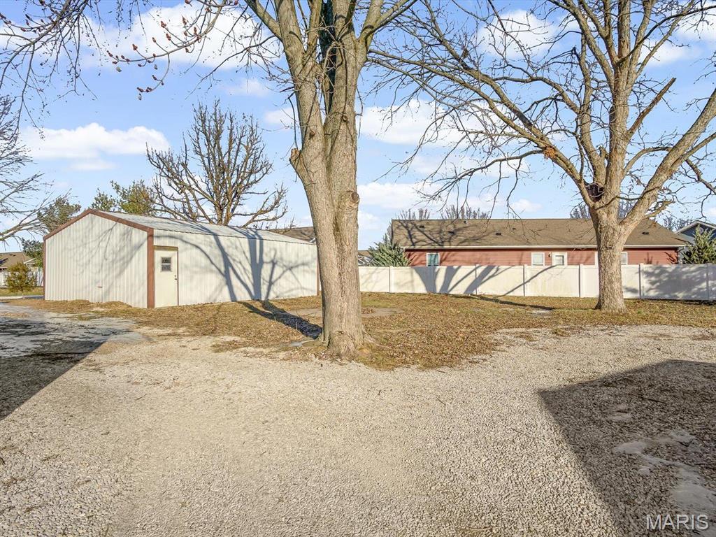 1732 Fieldcrest Dr, Sparta, IL 62286 - photo 3