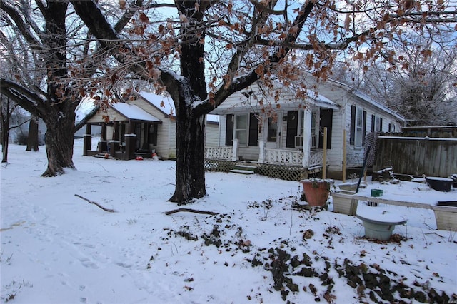 904 Camilla St, Park Hills, MO 63601 - view of front of home featuring covered porch and fence