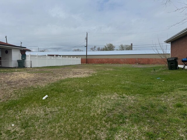 1607 Kennedy Dr, Madison, IL 62060 - photo 2