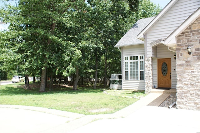 10 Anemone Rd, Lake Ozark, MO 65049 - entrance to property featuring stone siding, a shingled roof, and a yard