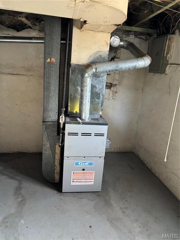 6514 Julian Ave, Saint Louis, MO 63133 - utilities with electric panel