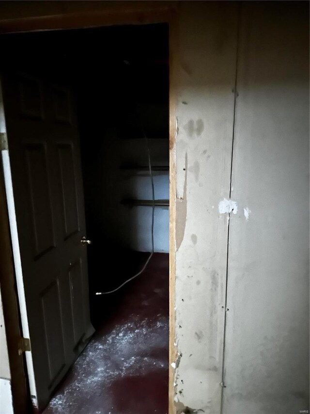 6705 Saint Louis Ave, Saint Louis, MO 63121 - hallway featuring unfinished concrete flooring