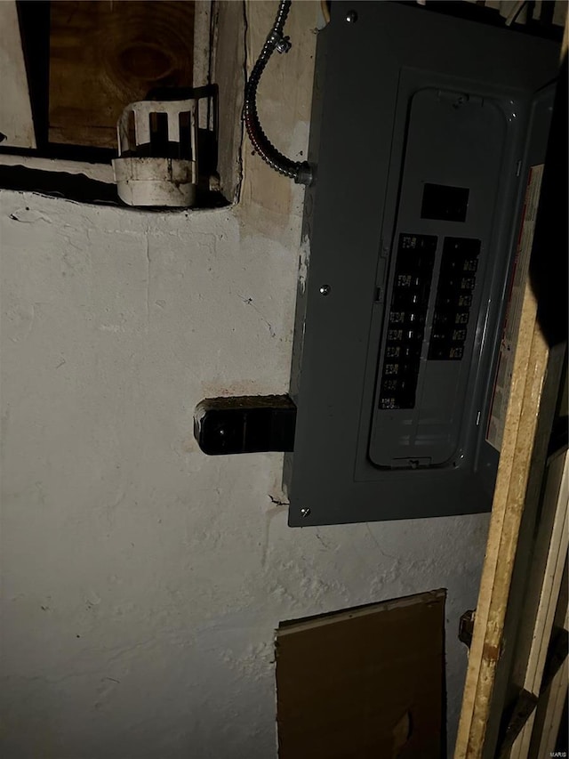 6705 Saint Louis Ave, Saint Louis, MO 63121 - utility room featuring electric panel