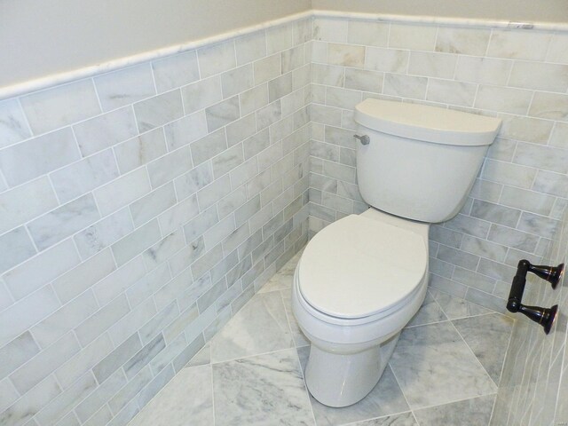 267 Saint Andrews Dr, Saint Albans, MO 63073 - bathroom with toilet and tile walls
