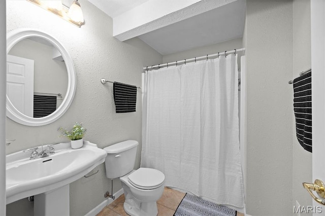 full bath featuring tile patterned floors, toilet, a sink, and curtained shower