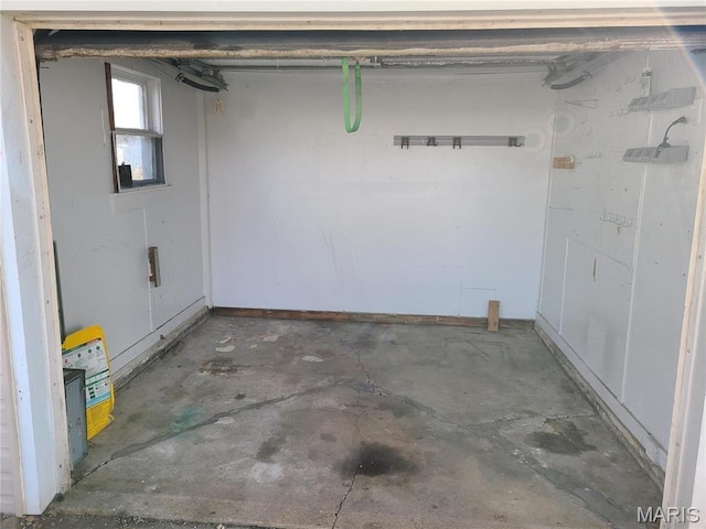 708 E Pear Ave, Owensville, MO 65066 - view of garage