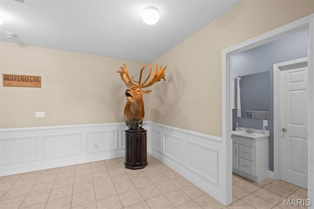 850 Aj Farm Ln, Washington, MO 63090 - detailed view of wainscoting and a smoke detector