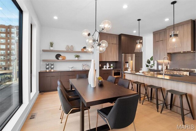 215 N Sarah St Unit 13, Saint Louis, MO 63108 - dining area featuring light wood-style floors, recessed lighting, and a chandelier
