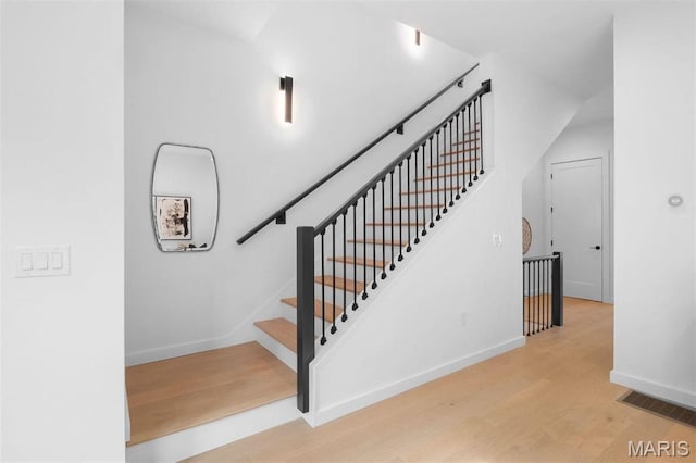 215 N Sarah St Unit 13, Saint Louis, MO 63108 - staircase featuring wood finished floors and baseboards
